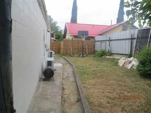 Commercial/Industrial Building: 300 W Garza St, Del Rio, TX 78840